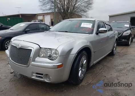 2005 Chrysler 300C z USA, uszkodzony, nr VIN 2C3AA63H25H105751